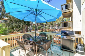 Outdoor dining - Charming Seascape Villa —Just a Short Walk to the Beach! (Hilton Head Island)