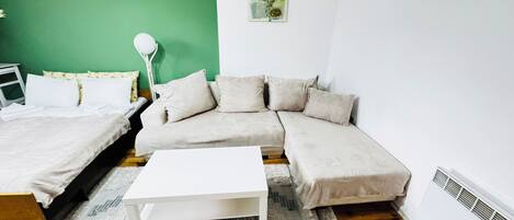 Iron/ironing board, WiFi, bed sheets