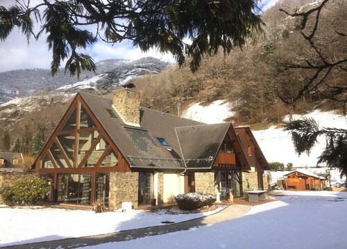 VASTE DEMEURE FOR A WEEKEND OR WEEKEND HOLIDAY IN THE MOUNTAINS.