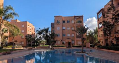 Apartment 5 minutes from the beach, swimming pool and private parking