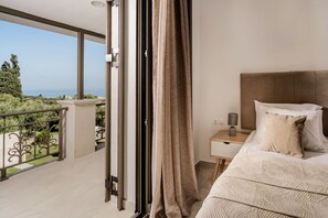 In-room safe, iron/ironing board, travel cot, free WiFi - Casa Lydia - 5 Bedrooms, Private Pool & Sea Views (Zakynthos)