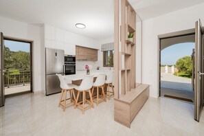 Coffee/tea maker, fridge, microwave, oven - Casa Lydia - 5 Bedrooms, Private Pool & Sea Views (Zakynthos)