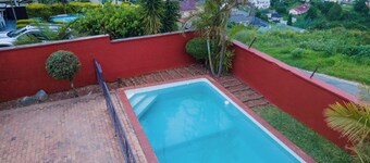 Perfect 8-bedroom lodge in Mbabane for your group getaway