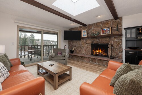 New, renovated 2 bedroom, private deck, extra amenities