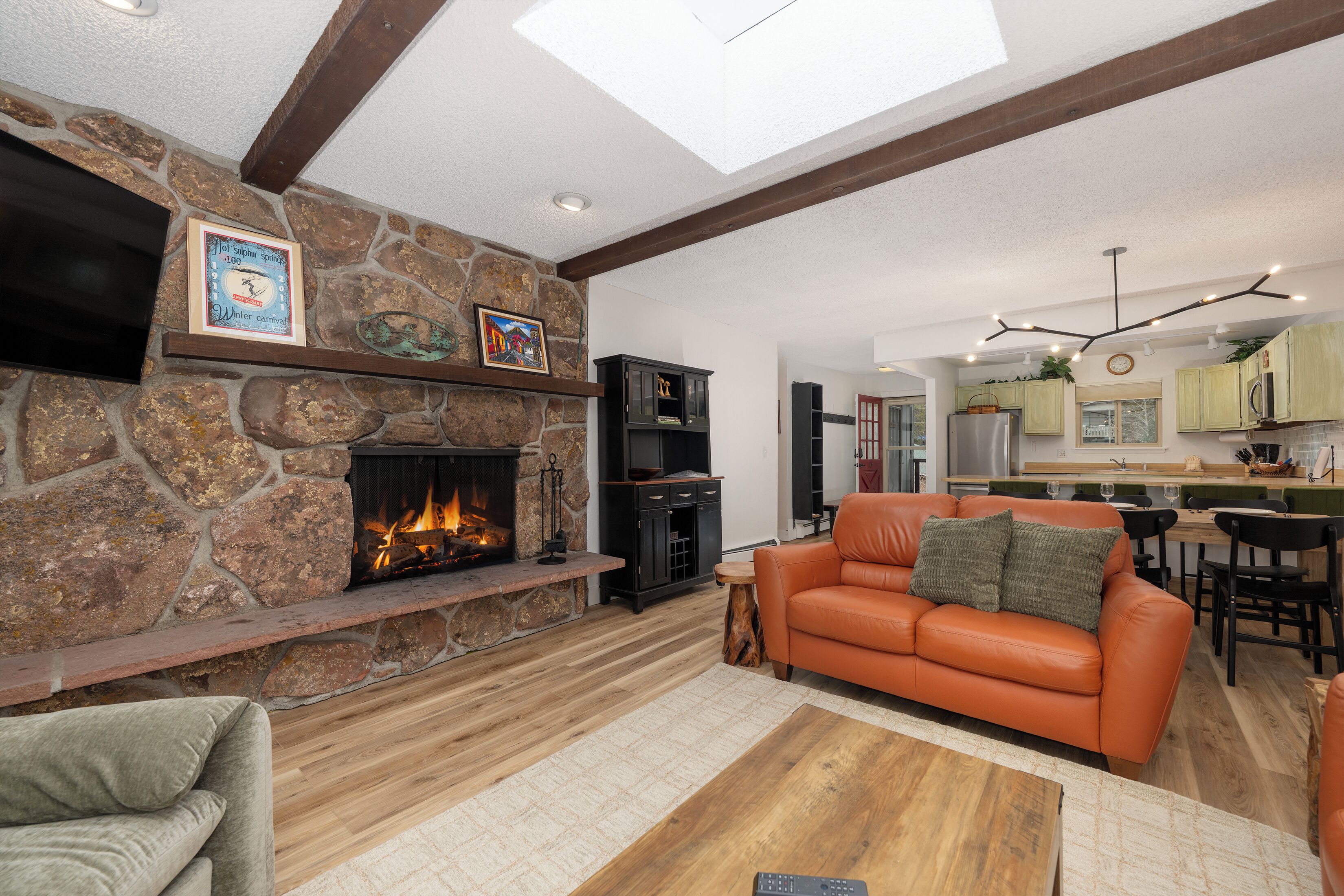 TV, fireplace, computer monitors