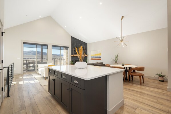 Interior - newly constructed 3 bedroom, vaulted ceilings, private deck with views (Granby)