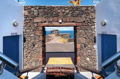 Apartamentos Puntagrande - Unique experience in front of the Atlantic Ocean in El Hierro