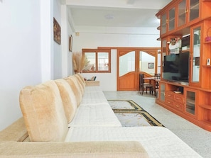 Books - 5 Bedrooms, 4 Bathrooms, 16people (Bangkok)