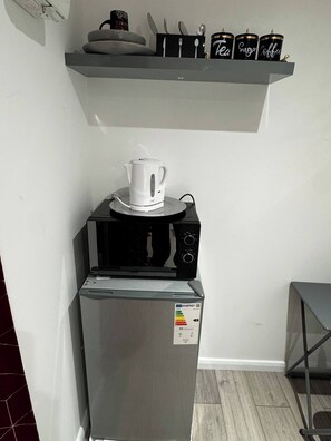 Room, 1 Bedroom, Smoking | Interior - Room-cozy Private Room in Bedford, Perfe (Bedford)