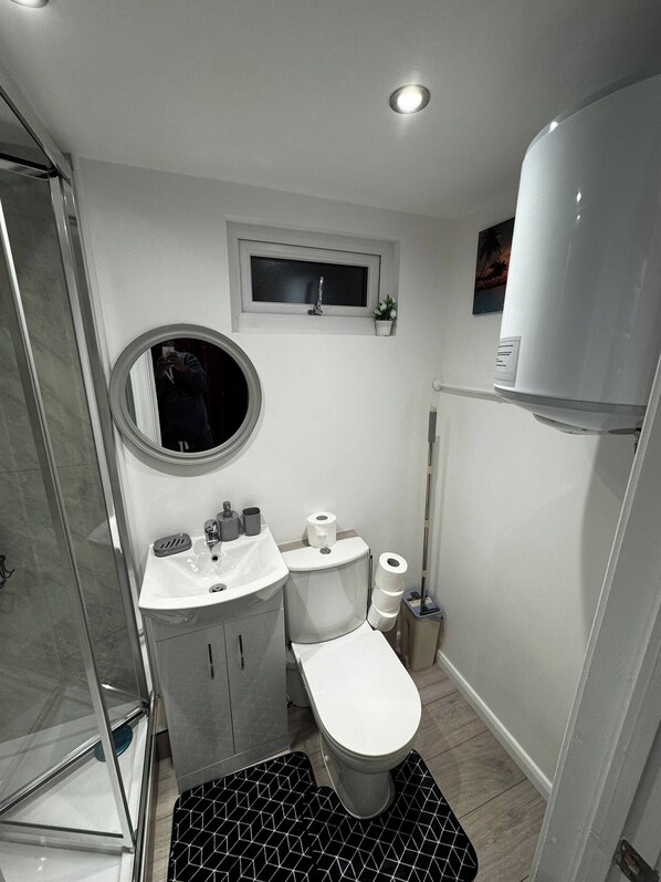 Room, 1 Bedroom, Smoking | Bathroom - Room-cozy Private Room in Bedford, Perfe (Bedford)