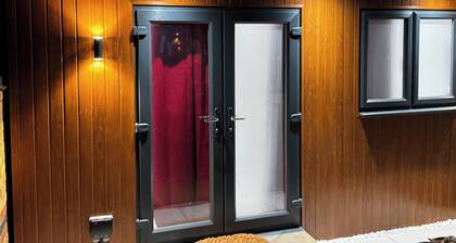 Room-cozy Private Room in Bedford, Perfe