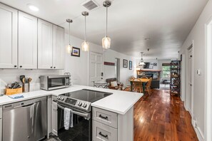 Fridge, microwave, oven, stovetop - Ski Team 14: Two Homes, One Unforgettable Experience! (Park City)
