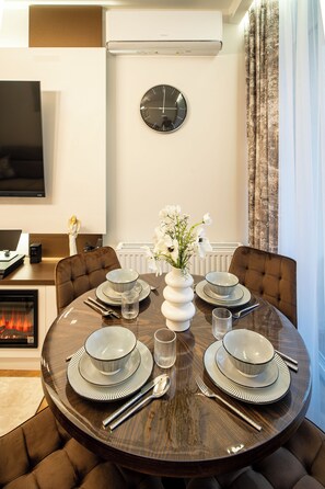 Dining - ApartSanok - Apartament Widokowy 27-49 (Sanok)