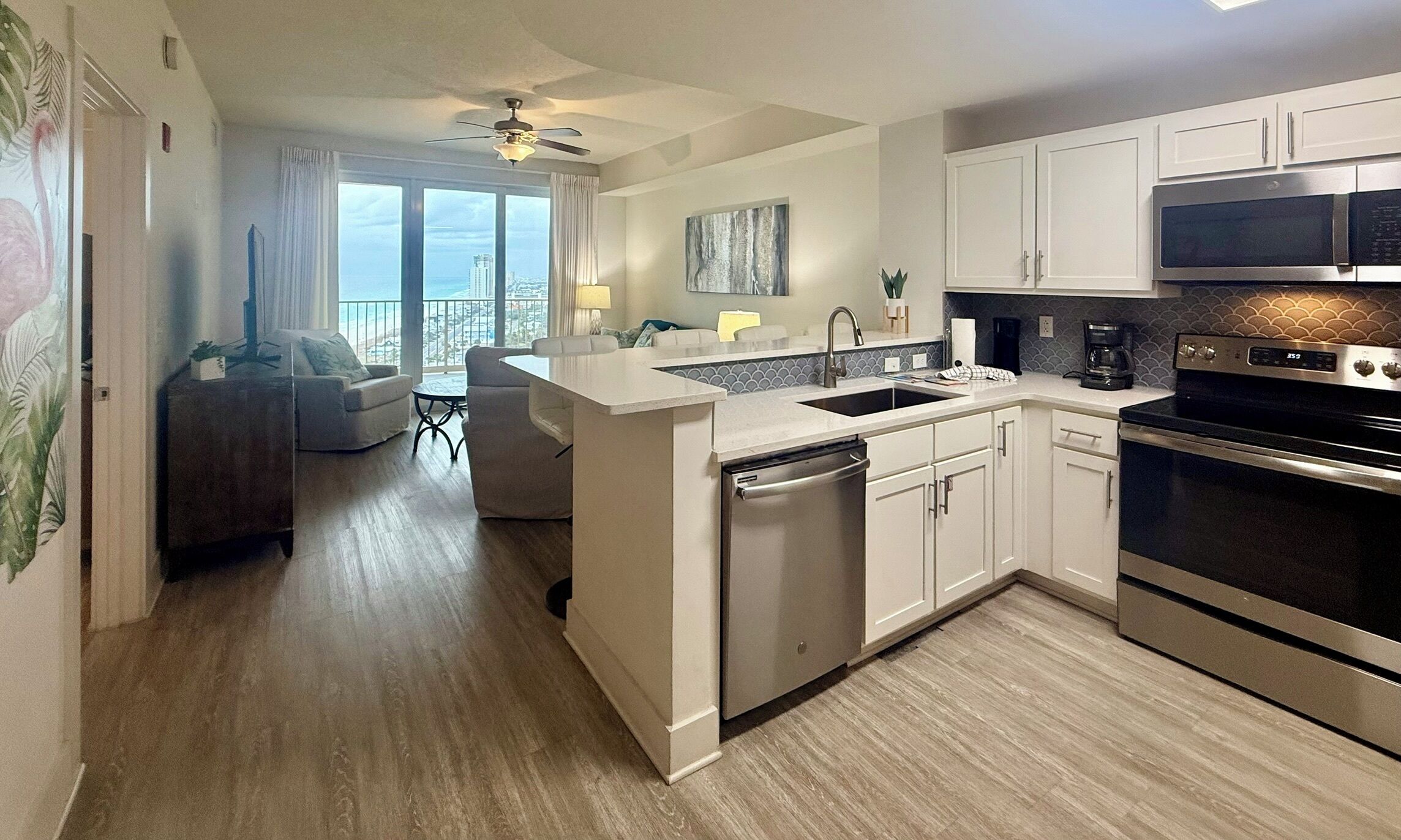 Geladeira, micro-ondas, fogão, cooktop