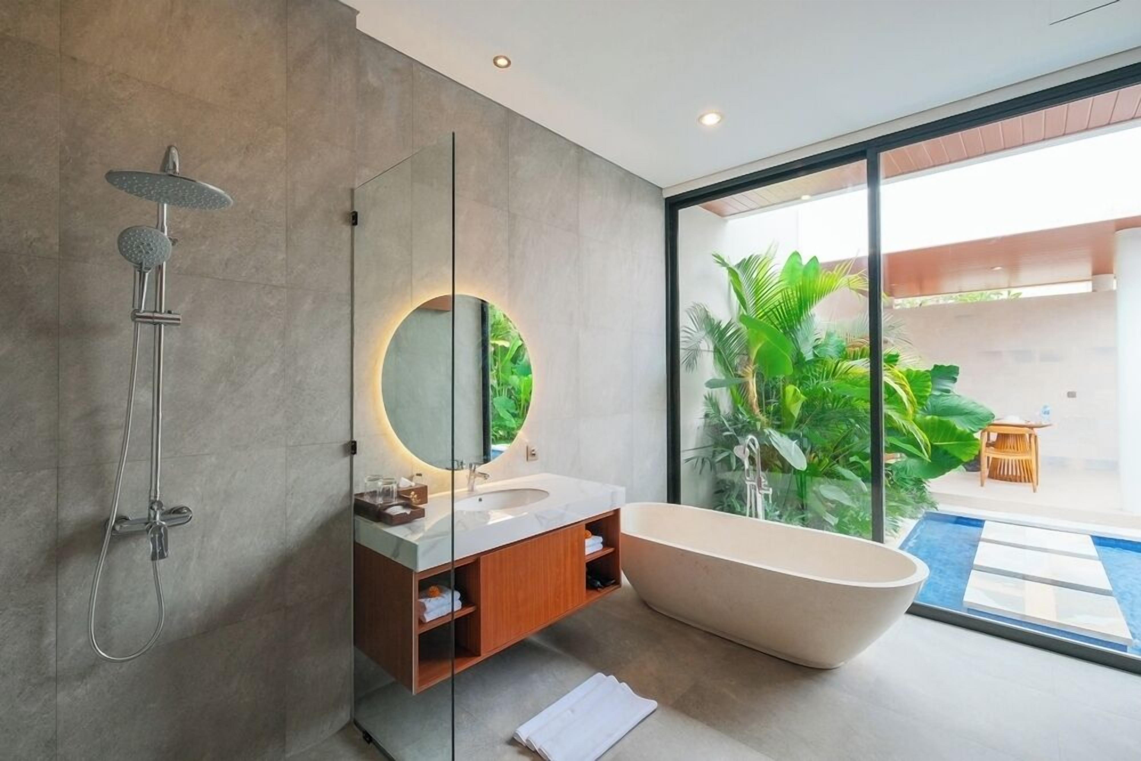 One Bedroom Deluxe Pool | Baño | Secador de pelo, toallas, jabón y champú