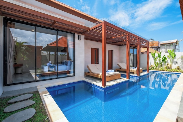 Indoor/outdoor pool