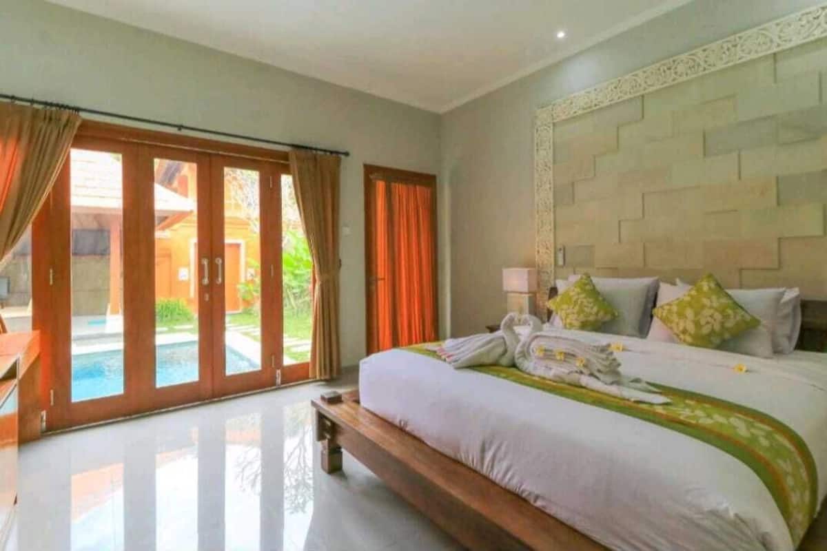Villa, 2 Bedrooms, Pool View | Desk, free WiFi, bed sheets