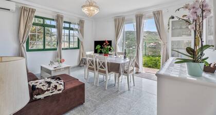 Holiday Home 'Pendiente' with Mountain Views, Wi-Fi and Air Conditioning