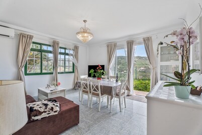Holiday Home 'Pendiente' with Mountain Views, Wi-Fi and Air Conditioning