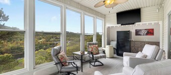 Vacay Getaway - Condo for 8