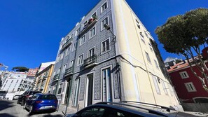 Exterior - Sunlit Historic Center Retreat (Lisbon)