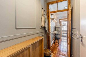 Interior - Sunlit Historic Center Retreat (Lisbon)