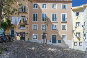 Exterior - Quiet Central Oasis with a Private Patio (Lisbon)