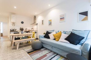 Living area - Stylish Oasis in Trendy Historic Centre Quarter (Lisbon)