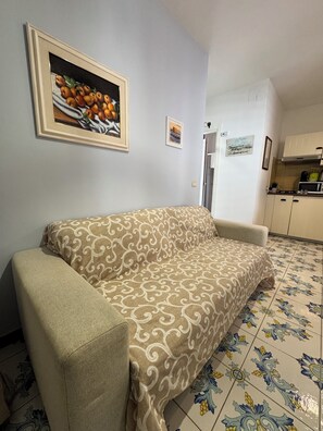 TV - Cozy apartment in Marina di Vico Equense, a few steps from the sea (Vico Equense)