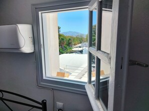 Interior - Cozy 3-bedroom apartment with AC in the heart of Thira (Thira)