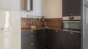 Apartment, 1 Schlafzimmer, Terrasse | Eigene Küche | Großer Kühlschrank, Mikrowelle, Ofen, Herdplatte