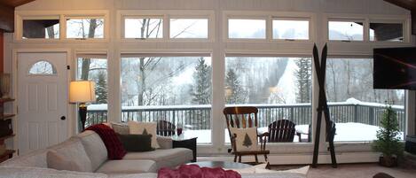 Una Smart TV, una chimenea