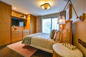 2 habitaciones, escritorio, tabla de planchar con plancha y wifi gratis 