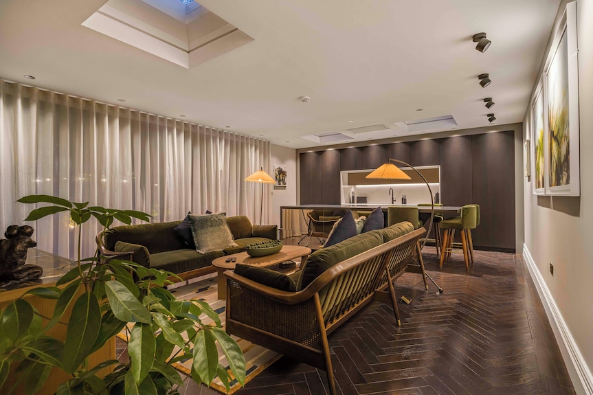 Exquisite & Homely 105sqm Villa W/ Terrace - 2 Br - Elegant Escape 10 Mins To Cc - 볼튼