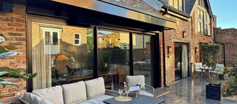 Exquisite & Homely 105sqm Villa w/ Terrace - 2 BR - Elegant Escape 10 mins to CC