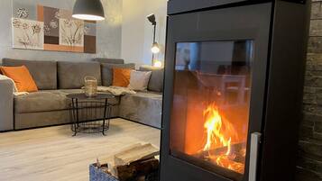 TV, fireplace, stereo