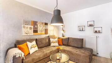 TV, fireplace, stereo