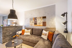 TV, fireplace, stereo - Apartment 'Ferienwohnung Augenblicke, 56qm' with Private Terrace and Wi-Fi (Olsberg)