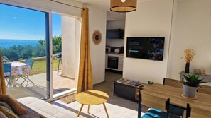 TV - Magnificent ground floor villa with terrace and garden sea view in the heart of CAP CORSICA (Brando)
