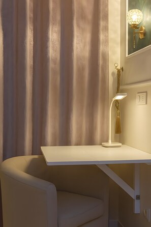 Interior - Vacation Rental Apartment with Shared Garden, Balcony & Wi-Fi (Bezons)