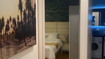 デスク、アイロン / アイロン台、WiFi、ベッドシーツ