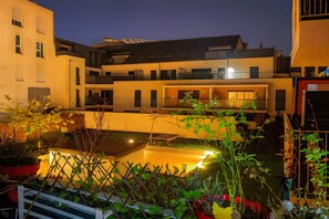 Exterior - Vacation Rental Apartment with Shared Garden, Balcony & Wi-Fi (Bezons)