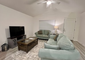 Smart TV - The Villages-Richmond, new 4-bedroom with golf cart (Wildwood)