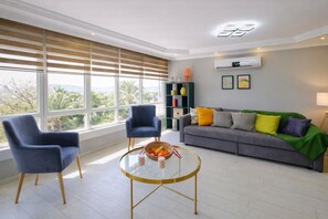 TV - Beautiful Sea View Flat in Historic Kaleiçi (Antalya)