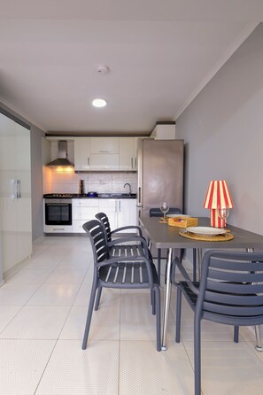Dining - Central Flat in Kaleiçi with Sea View, Near Beach (Antalya)