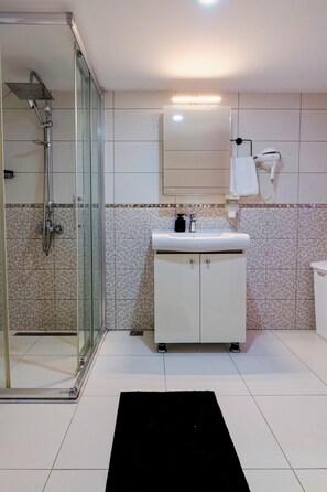 Bathroom - Central Flat in Kaleiçi with Sea View, Near Beach (Antalya)