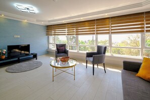 TV - Beautiful Sea View Flat in Historic Kaleiçi (Antalya)