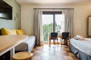 Iron/ironing board, free WiFi - Bright & Modern studio Stay in Emilio Vaisse (Providencia)
