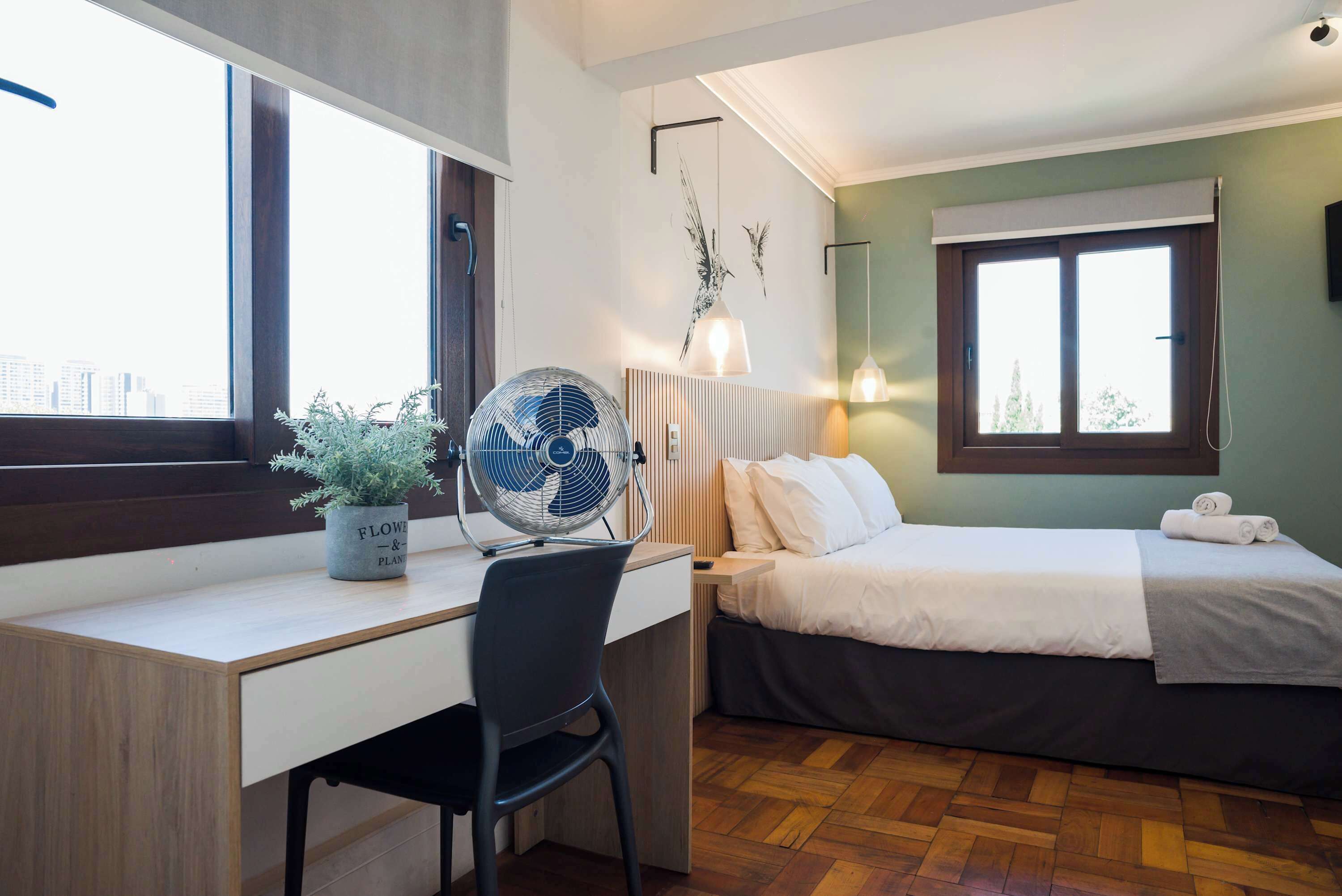 Schreibtisch, Bügeleisen/Bügelbrett, kostenloses WLAN, Bettwäsche