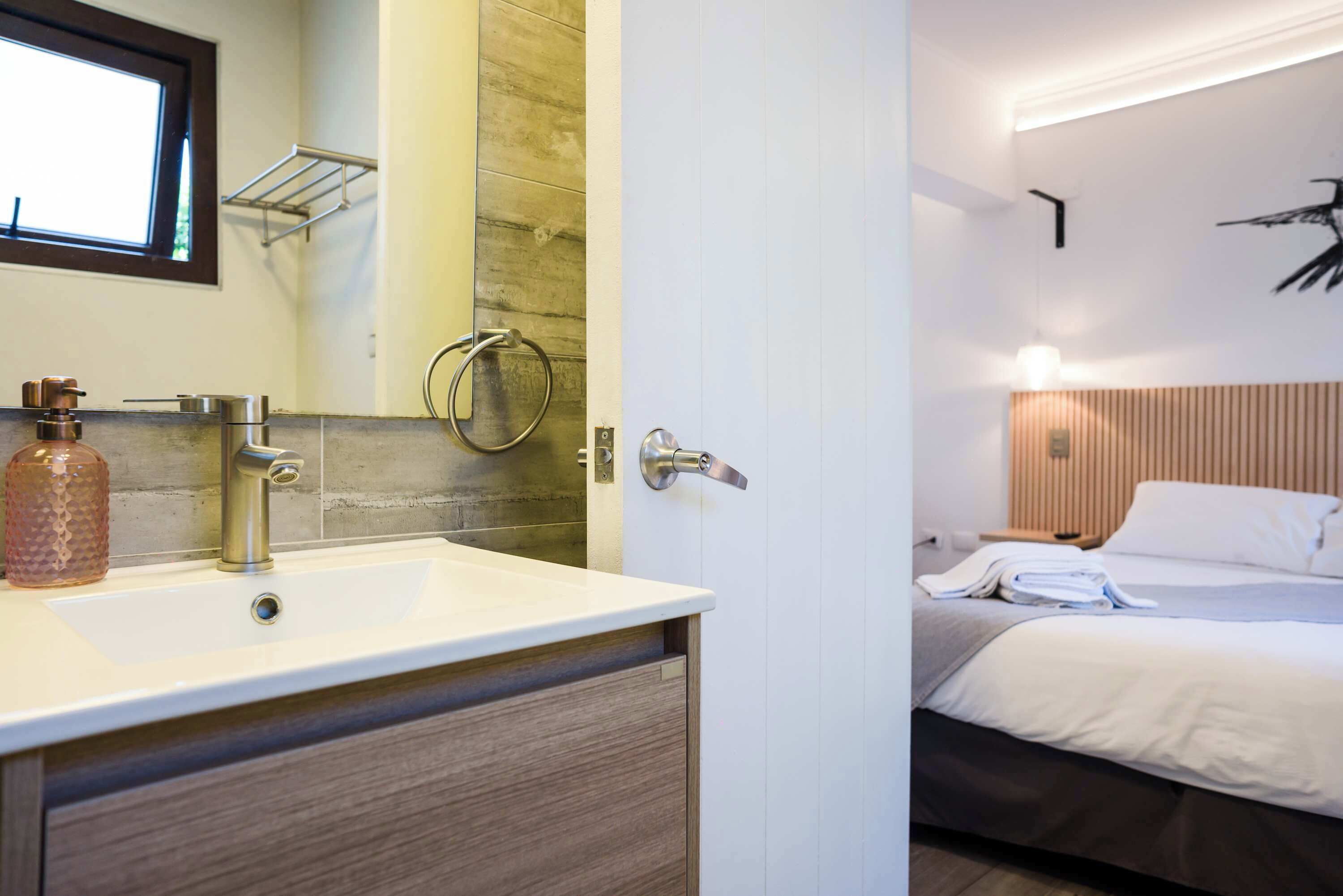 Schreibtisch, Bügeleisen/Bügelbrett, kostenloses WLAN, Bettwäsche